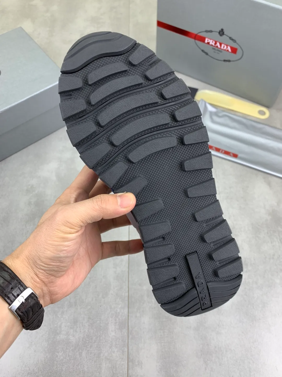 Men's men's shoes💰P580💰【New model】Top quality, new popular models on the official website, which will never go out of style for a century,🆘 The trendy brand (Prada) mainly promotes popular models, avant-garde and versatile fashionable men's shoes, private version molding, cowhide surface splicing 1:1 oil edge processing... fashionable and simple, original imported cowhide interior cowhide feet; the atmosphere and personality are more fashionable, eye-catching and pursuing class. It will subvert old ideas and be a must-have for fashionistas who want to spend time with you! Must keep it! High-end comfort, high-end quality workmanship. Size: 38-44 Various colors available. full package